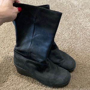 Keen boots black wedge heel good condition